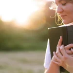 La Aflicción en la Biblia: Una Mirada al Sufrimiento y la Esperanza